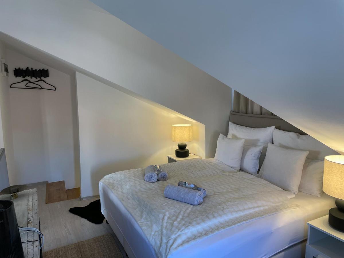 Fredys Apartments Stari Grad  Luaran gambar
