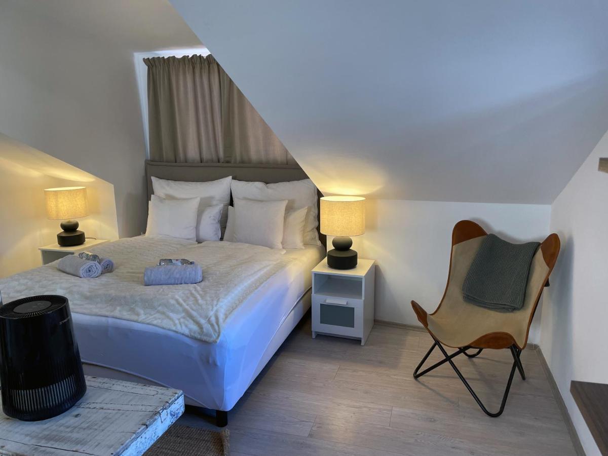 Fredys Apartments Stari Grad  Luaran gambar