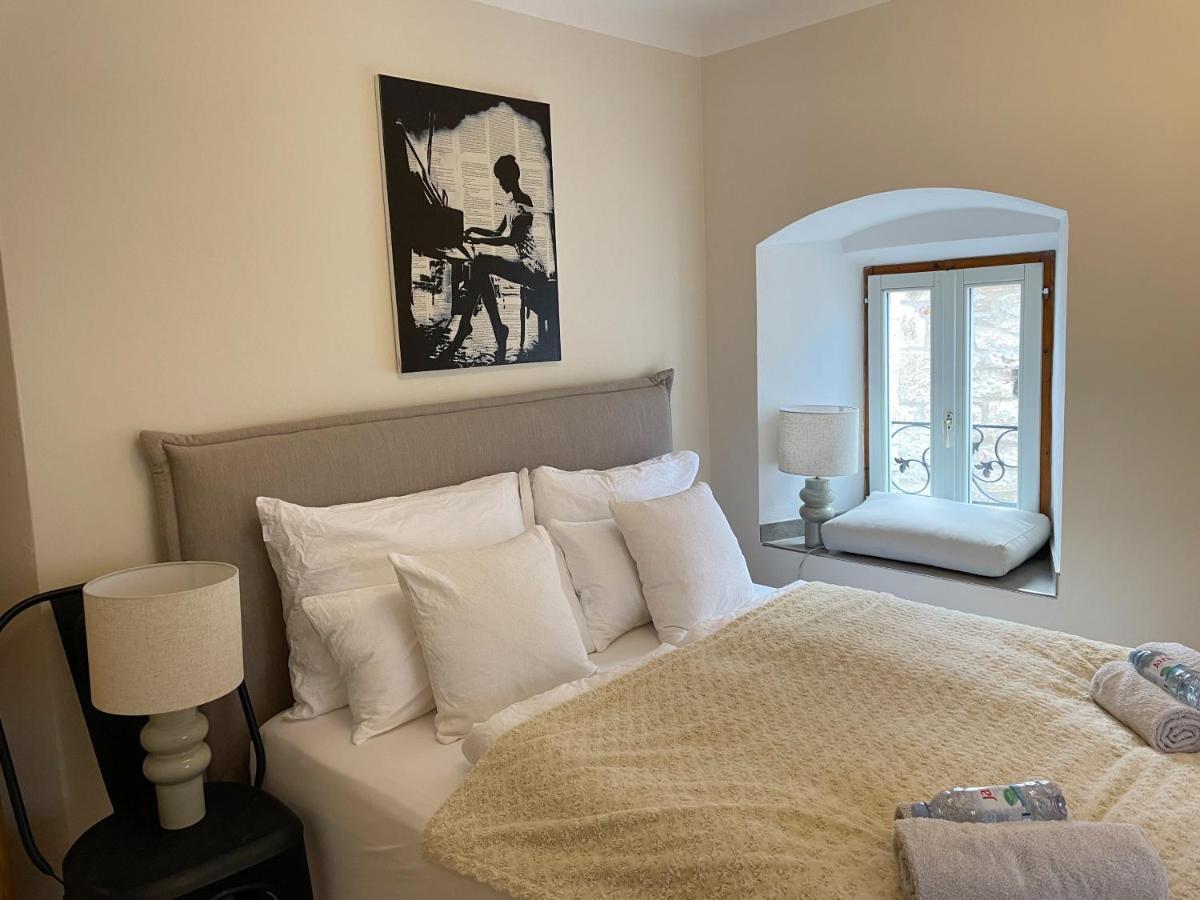 Fredys Apartments Stari Grad  Luaran gambar