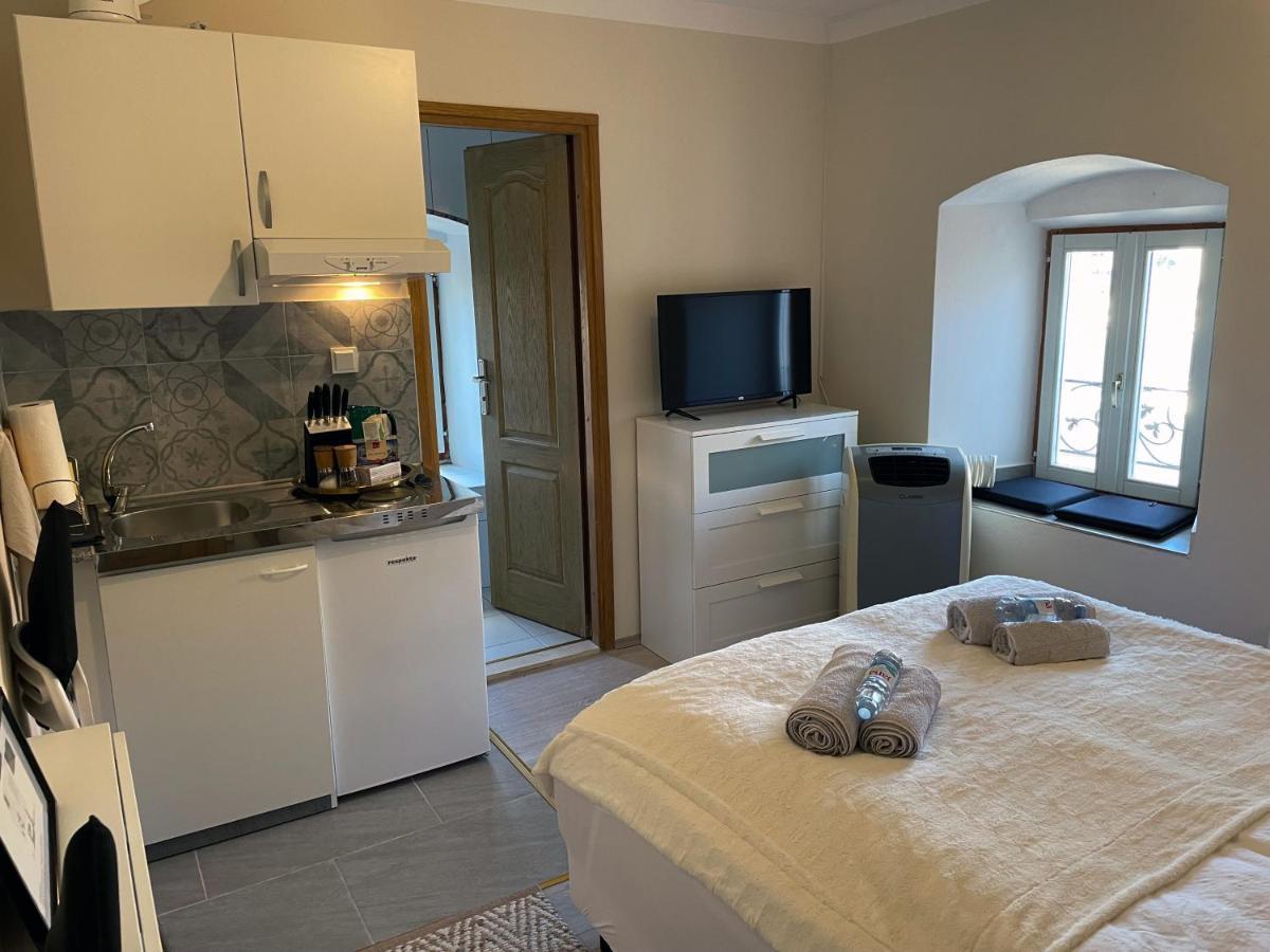 Fredys Apartments Stari Grad  Luaran gambar