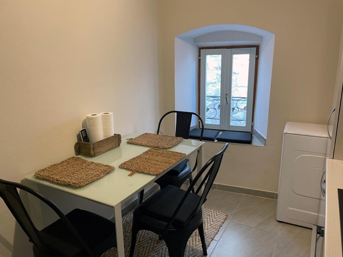 Fredys Apartments Stari Grad  Luaran gambar