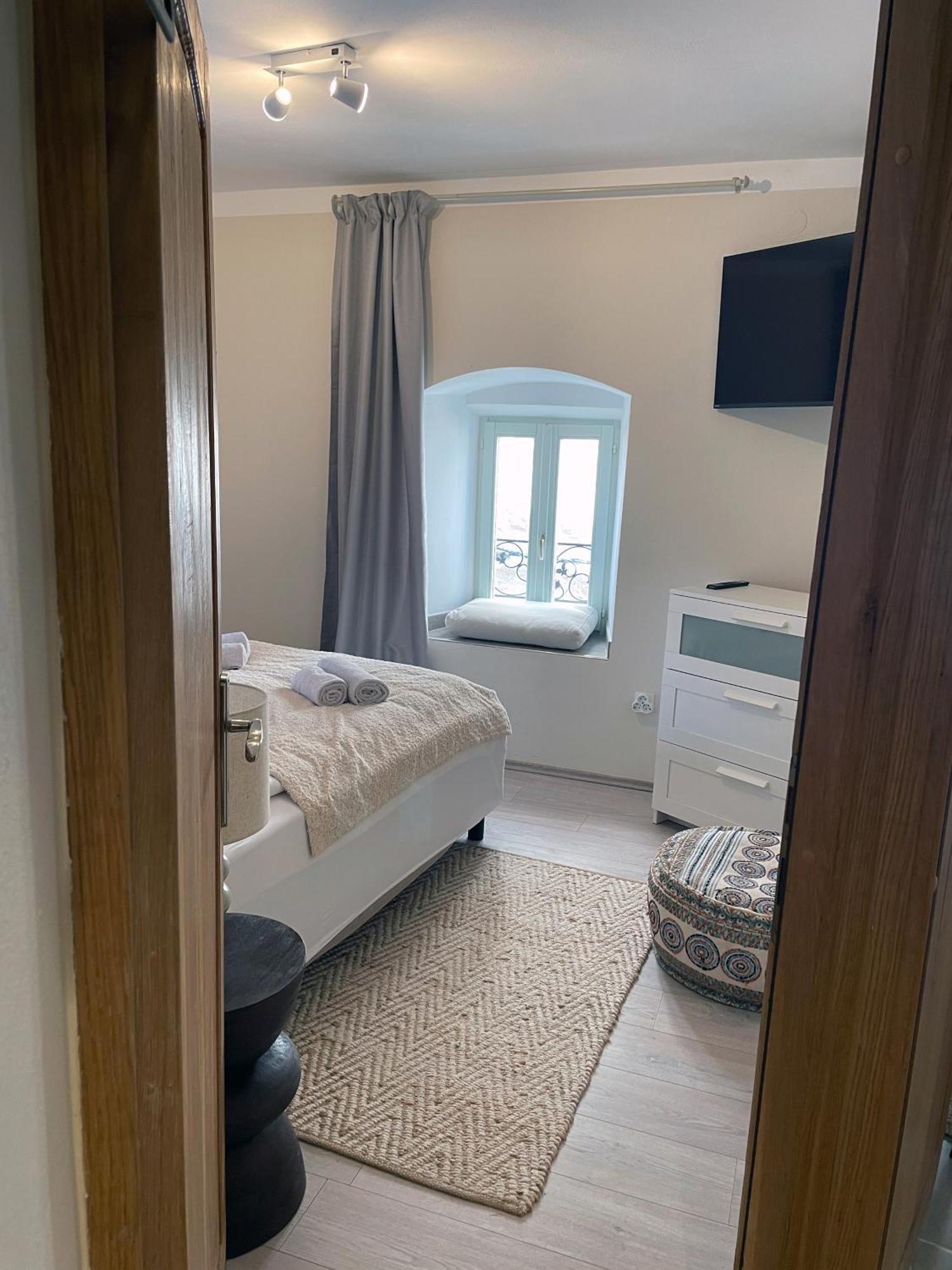 Fredys Apartments Stari Grad  Luaran gambar