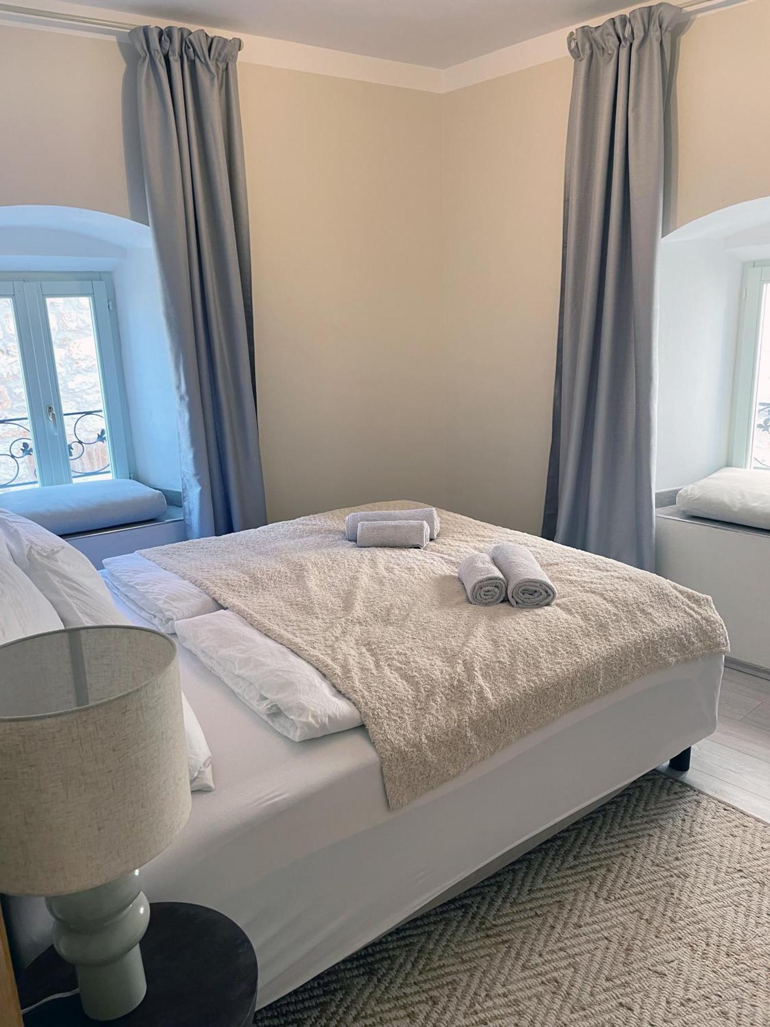 Fredys Apartments Stari Grad  Luaran gambar