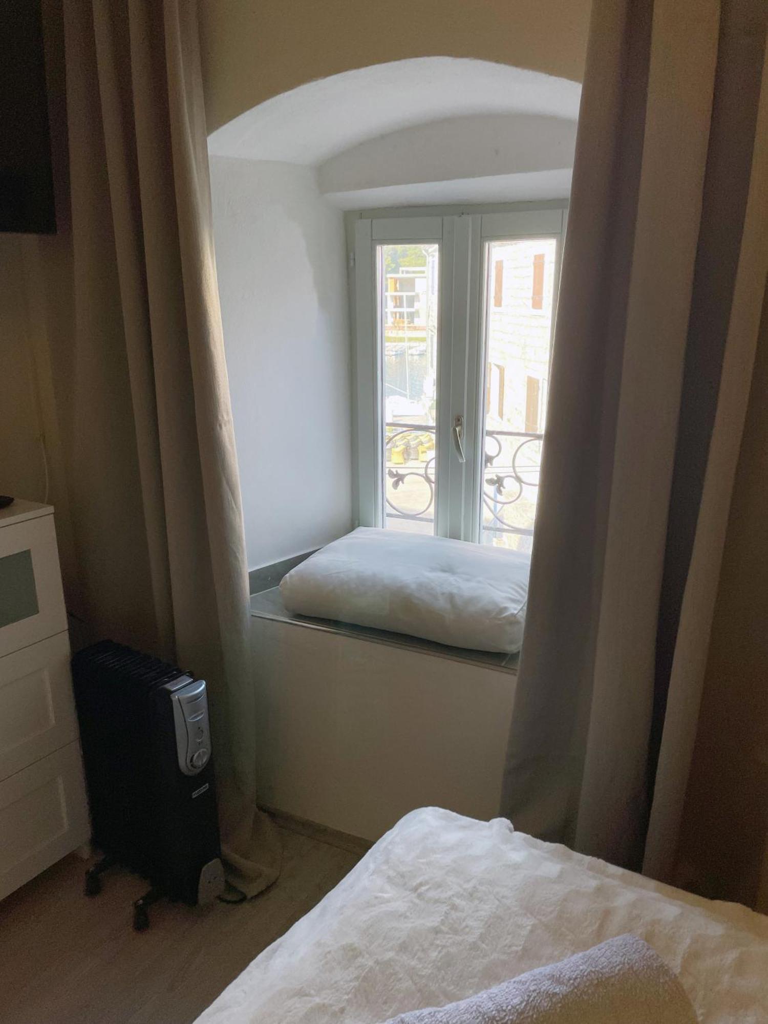 Fredys Apartments Stari Grad  Luaran gambar