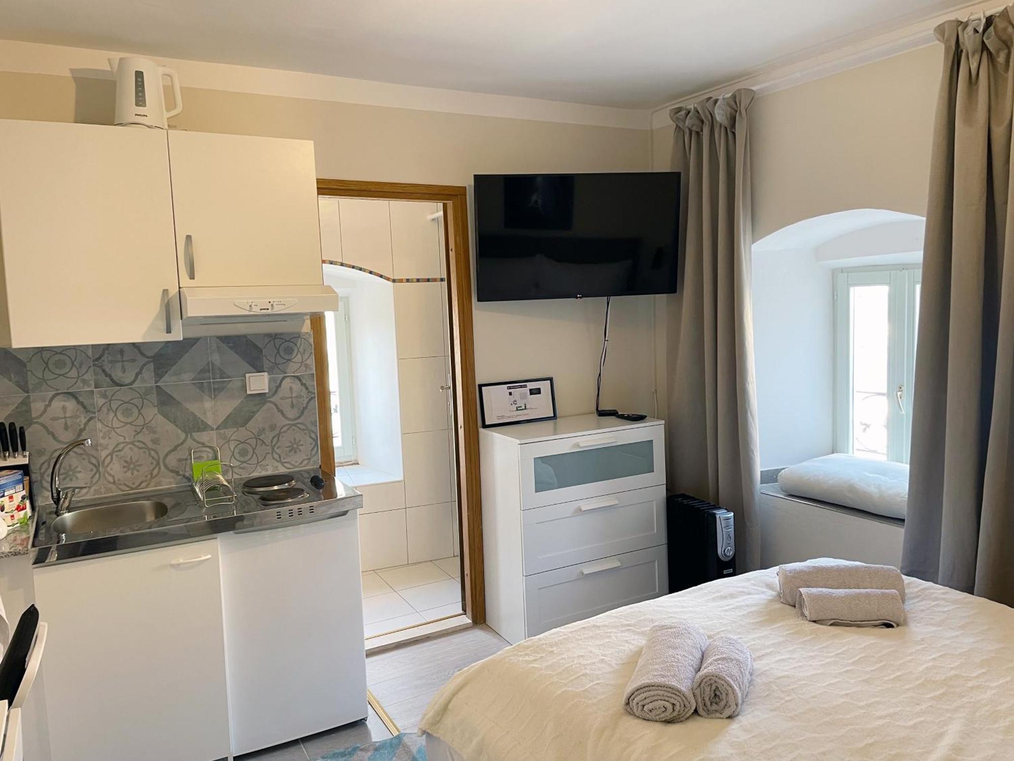 Fredys Apartments Stari Grad  Luaran gambar