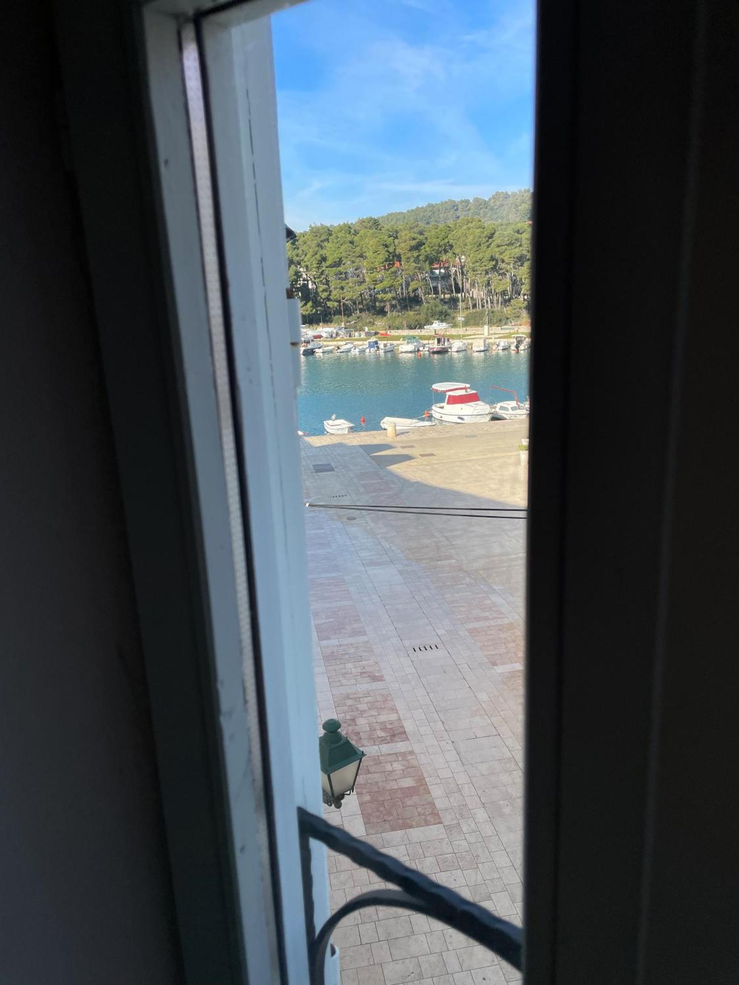 Fredys Apartments Stari Grad  Luaran gambar