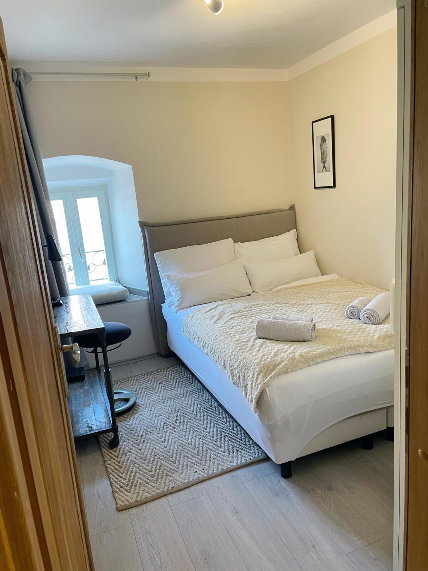 Fredys Apartments Stari Grad  Luaran gambar