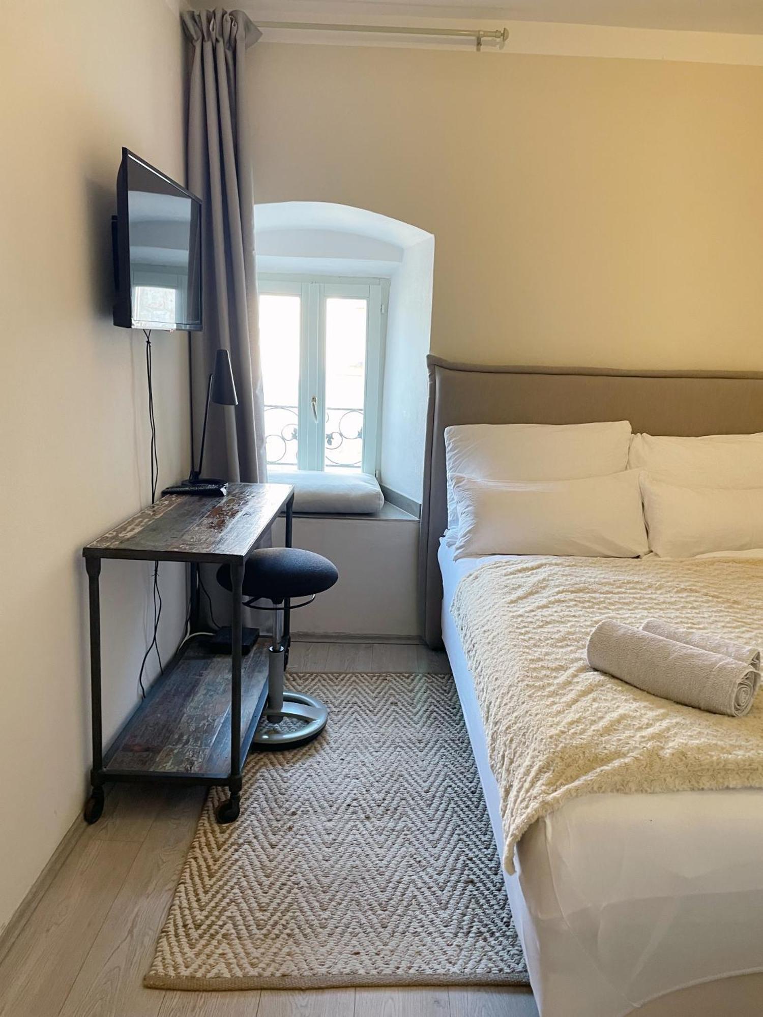 Fredys Apartments Stari Grad  Luaran gambar